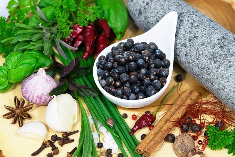 Wacholderbeeren, ganz