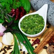 Bärlauch, grob gerebelt