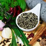 Pfeffer schwarz, grob geschrotet (Steakpfeffer)