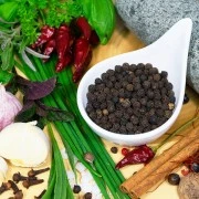 Pfeffer schwarz, ganz