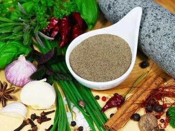 Pfeffer schwarz, gemahlen