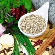 Pfeffer weiß, grob geschrotet (Steakpfeffer)