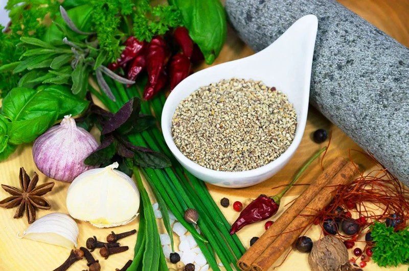 Pfeffer weiß, fein geschrotet (Steakpfeffer)